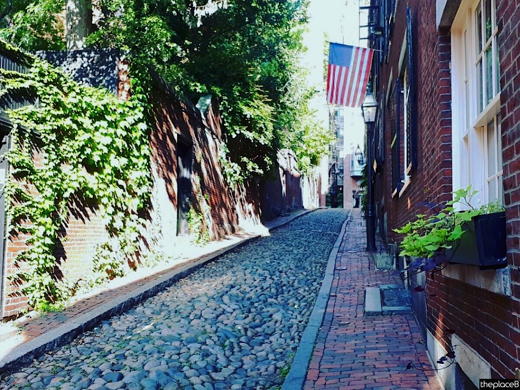 Boston to do list 5 luoghi a visitare Acorn Street